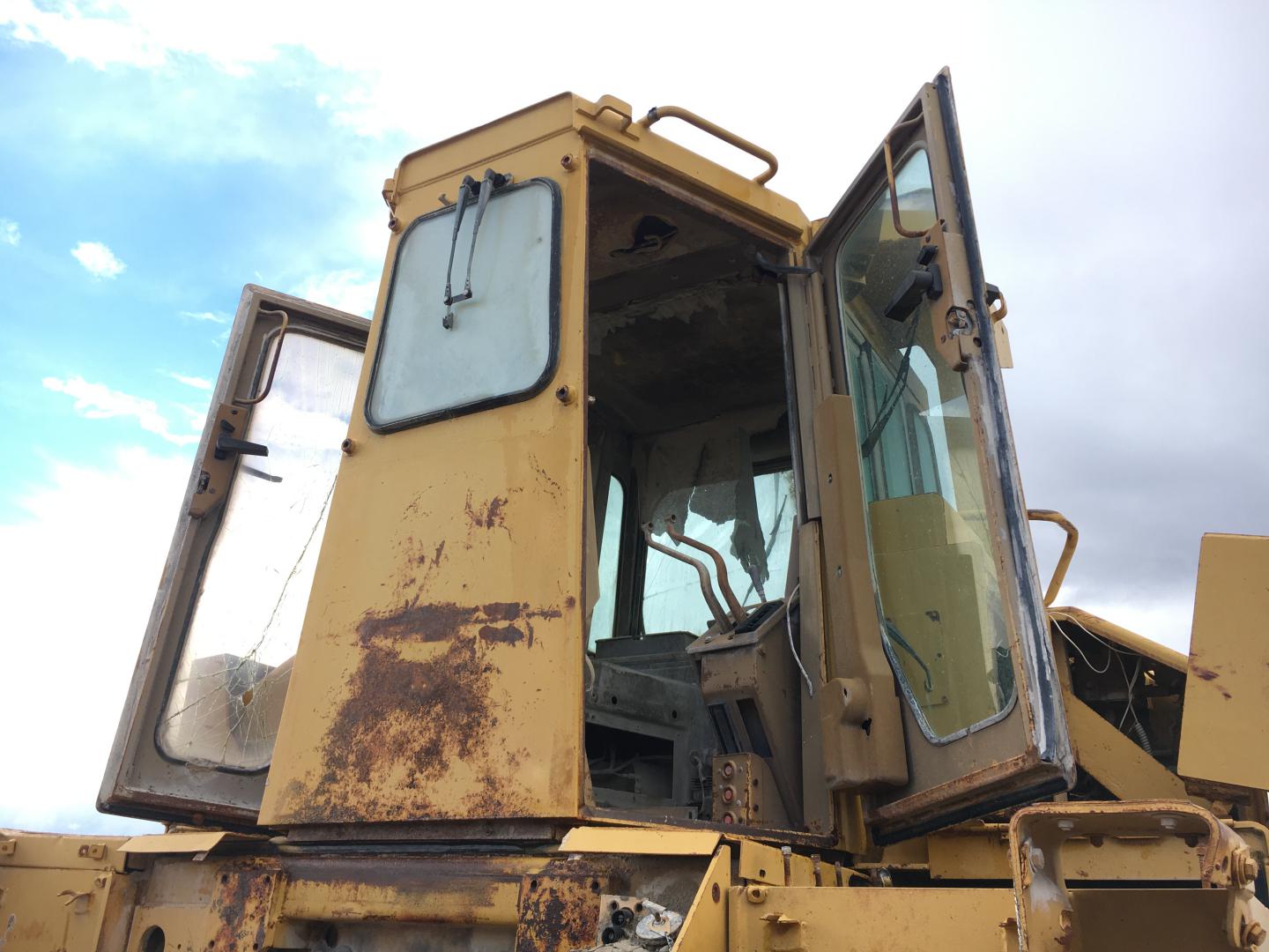 ./imagenes/INVOICE/2019/16222/BULLDOZER CATERPILLAR_D9N (25).JPG